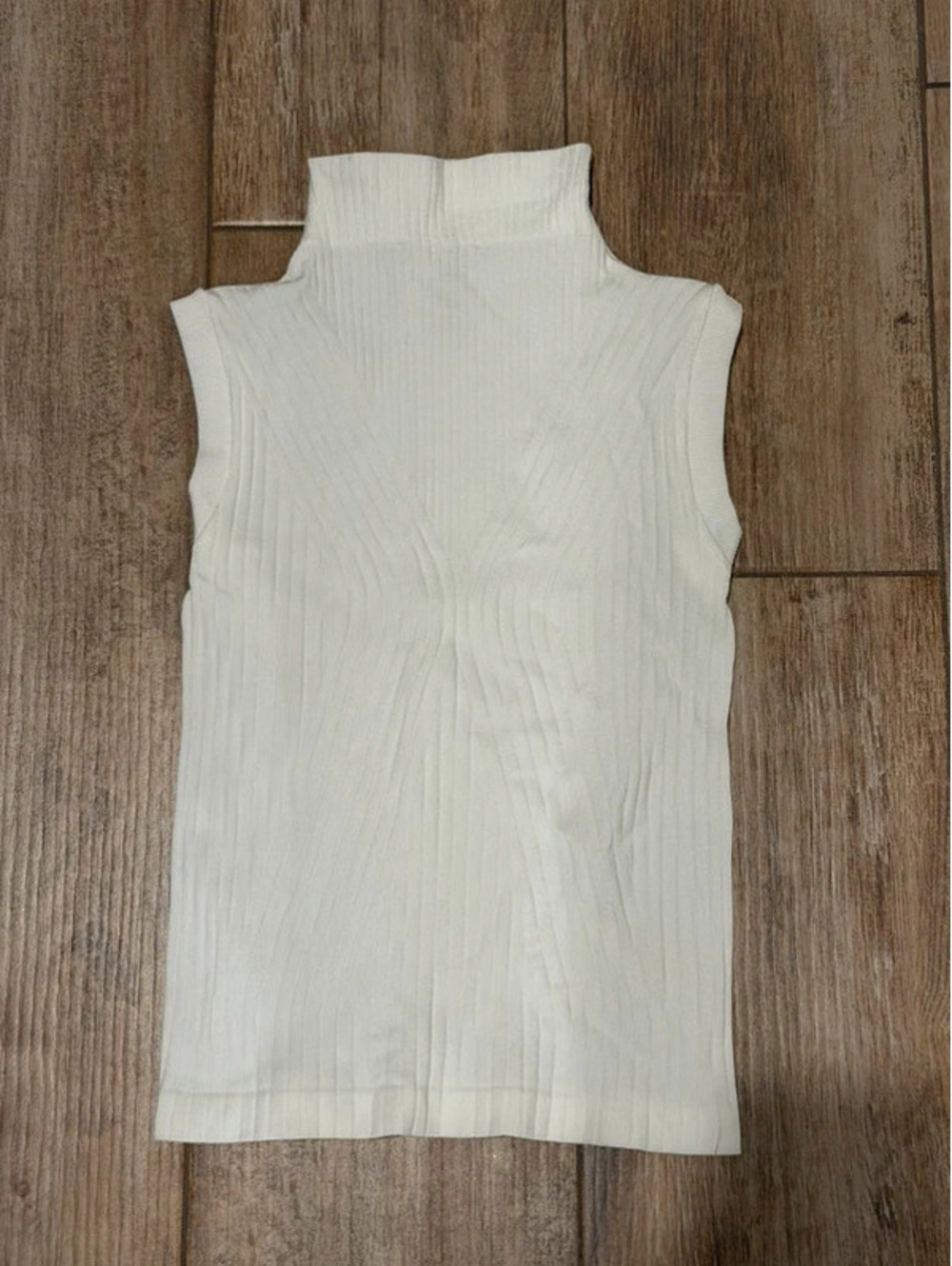 Aura Cream White Sleeveless Turtleneck Ribbed Knit Top size M-L